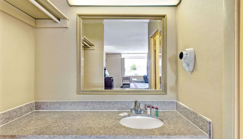 Kamer - Ramada by Wyndham Baltimore West