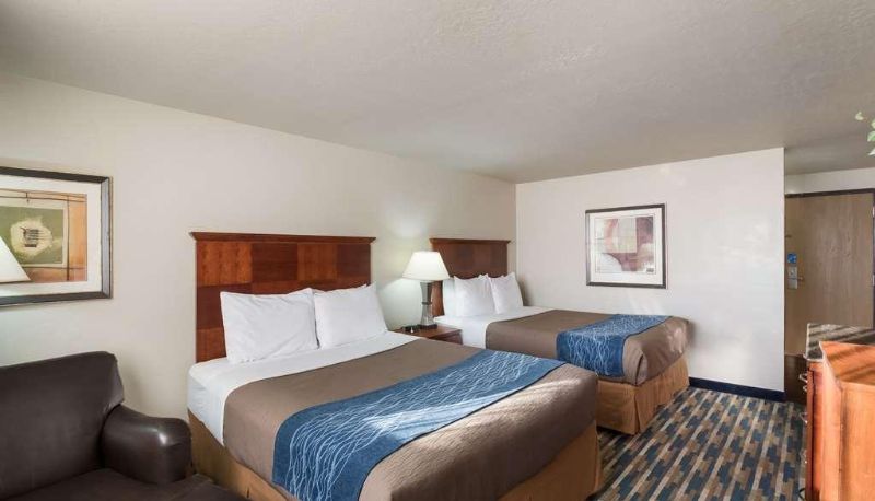 Quadrupla - RODEWAY INN FT. MORGAN