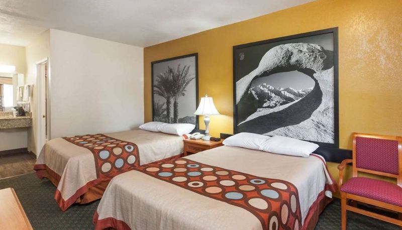 Camera - Super 8 by Wyndham Bakersfield South CA