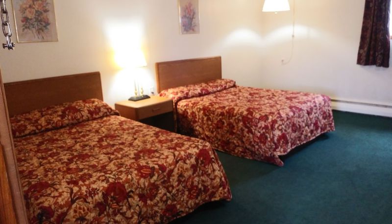 Daire - Crown Inn & Suites