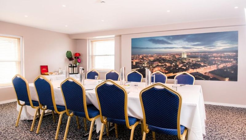 Vergaderruimte - Royal Hotel Cardiff by Belvilla