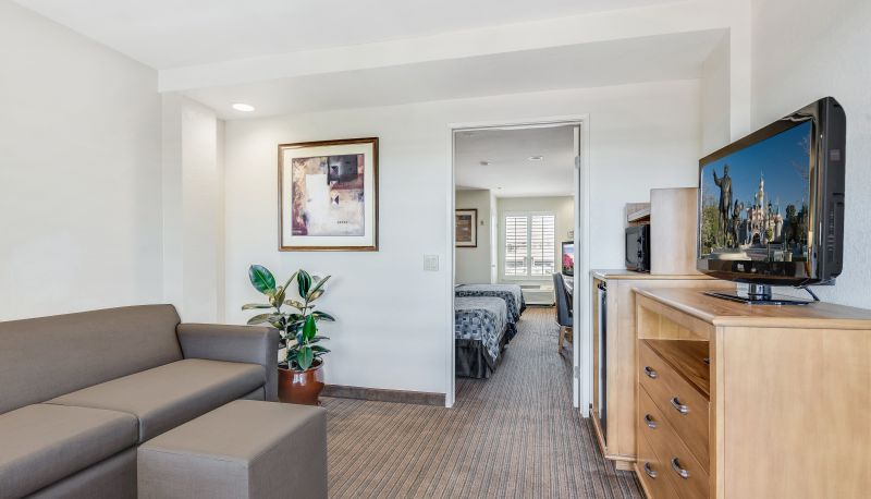 Suite - Anaheim Desert Inn & Suites