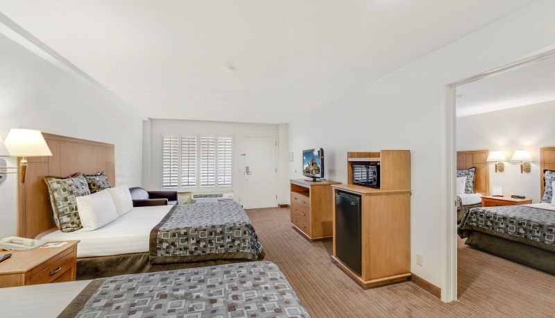 Suite - Anaheim Desert Inn & Suites