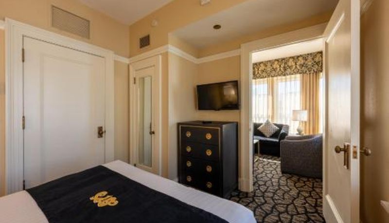 Suite - Gaslamp Plaza Suites