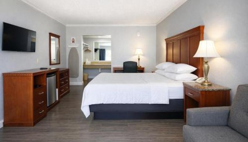 Bilgi - Quarters Inn & Suites