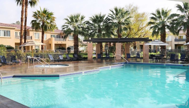 Basen - Raintree's Cimarron Golf Resort
