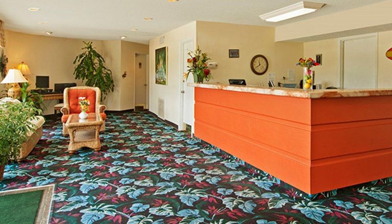 Hall - Inn at the Waterpark