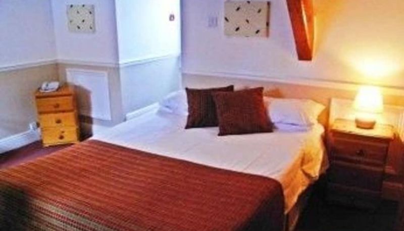 Camera standard - The Crown Hotel