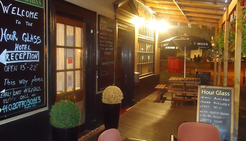 Información - Hour Glass Hotel