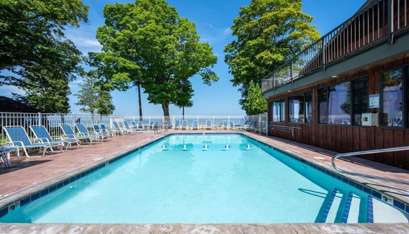 Basen - The Shallows Resort