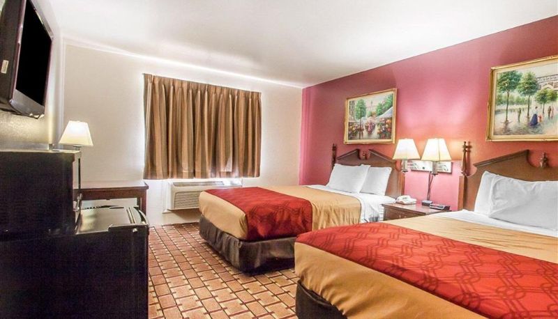 Camera - Econo Lodge Dexter
