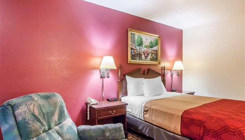 Camera - Econo Lodge Dexter