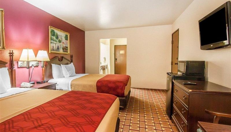 Zimmer - Econo Lodge Dexter