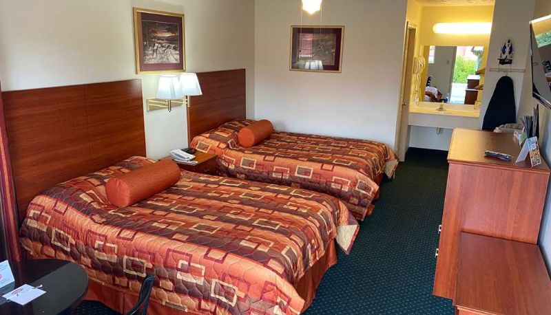 Quadrupla - Country Hearth Inn & Suites Union City