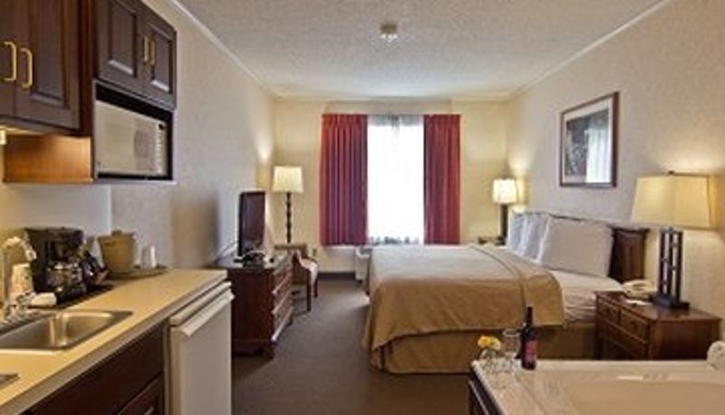 Zimmer - Coshocton Village Inn & Suites