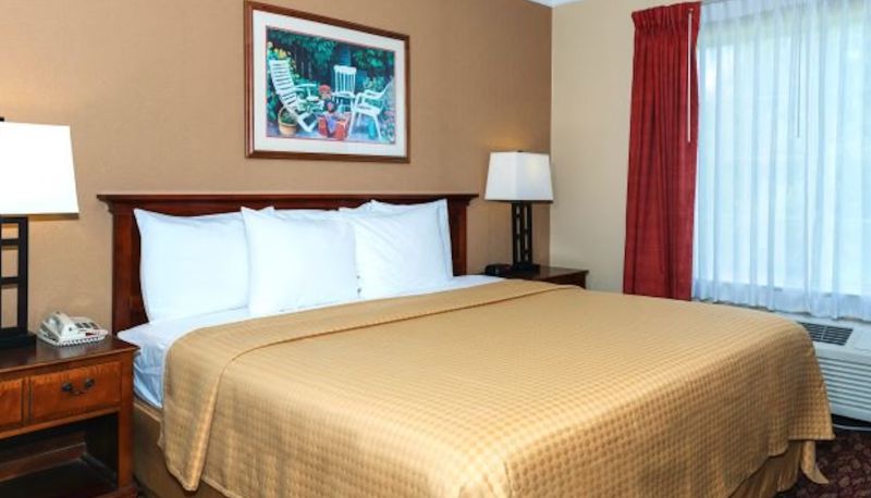 Suite - Coshocton Village Inn & Suites
