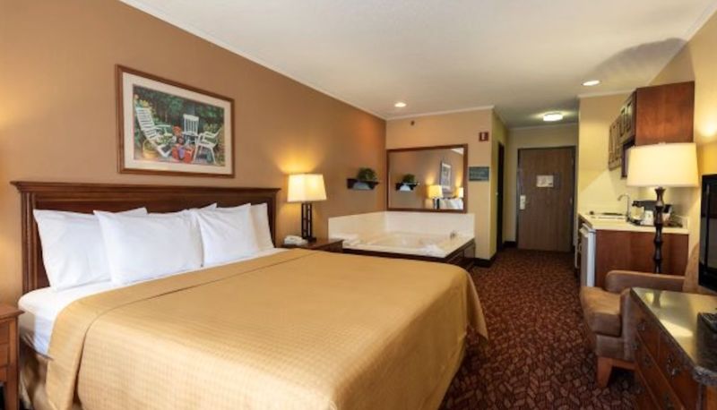 Suite - Coshocton Village Inn & Suites