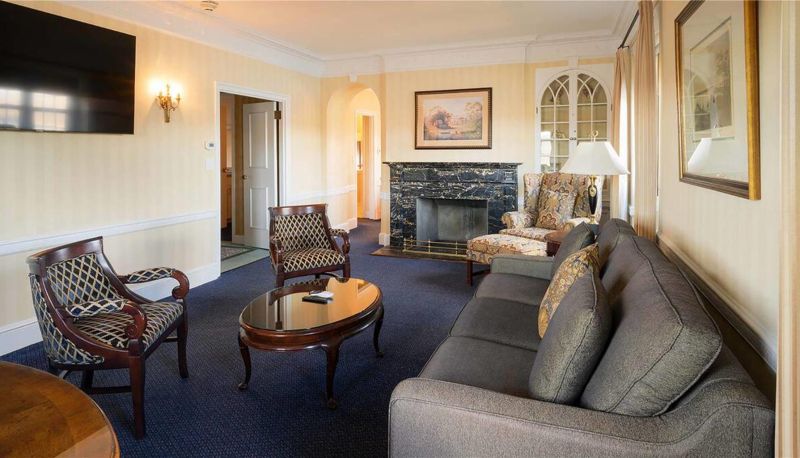 Suite - The Historic Thayer Hotel