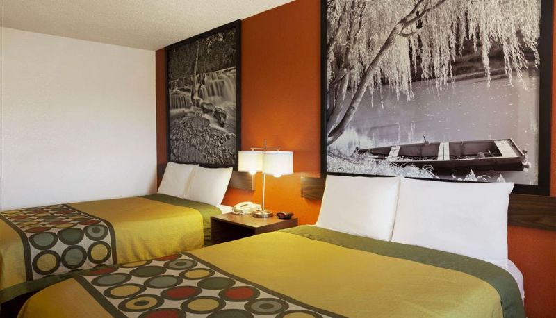 Zimmer - Super 8 by Wyndham Woodward
