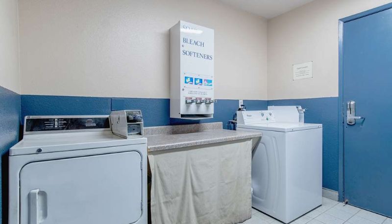 Interior view - MOTEL 6 KINGSBURG CA