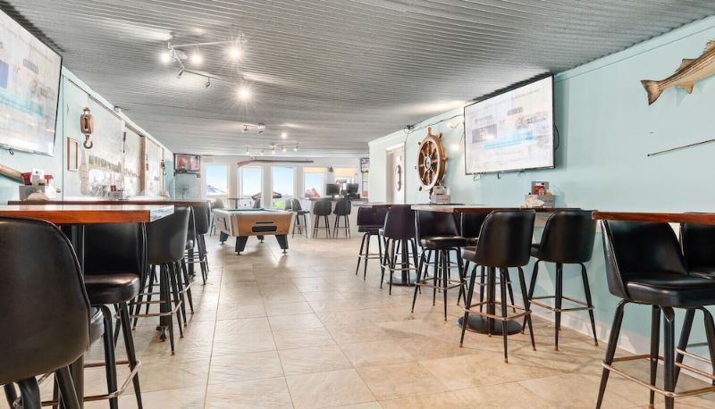 Restaurant - Lowes Wharf Marina Inn