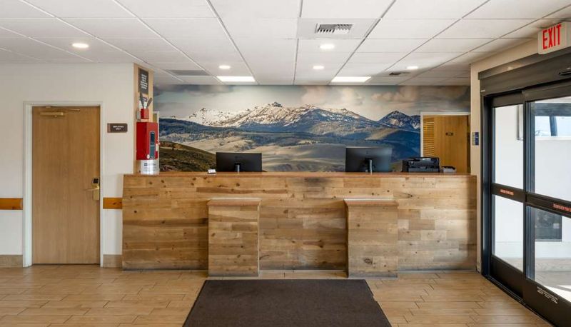 Lobby - Best Western Yellowstone Crossing