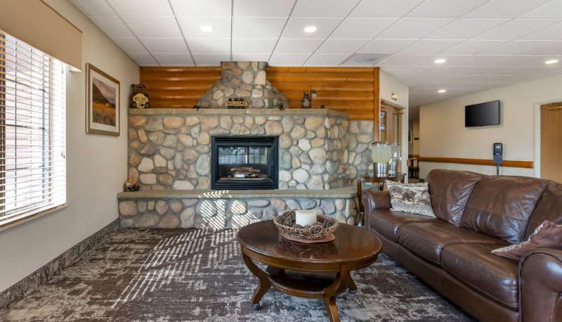 Hall - Best Western Yellowstone Crossing