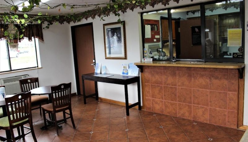 Hal - Knights Inn Albany