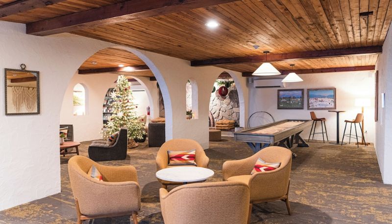 Salon - Ascend Collection Hotel Sun Lodge near Manchester VT
