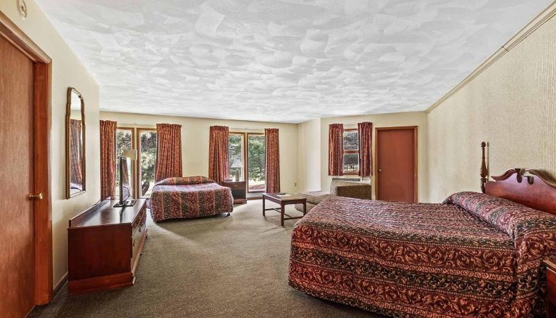 Room - Shadowbrook Resort