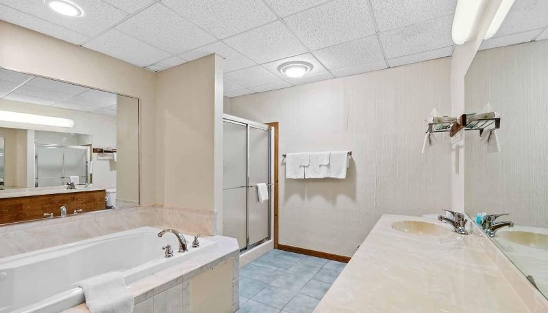 Room - Shadowbrook Resort