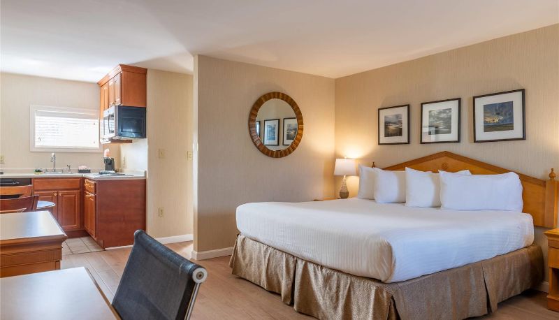 Room - Port Inn and Suites Portsmouth an Ascend Collection Hotel