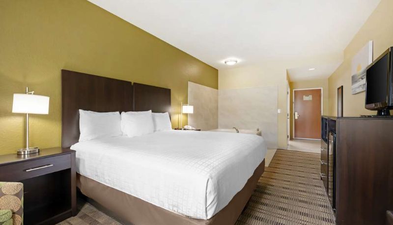 Camera - Best Western Edgewater Inn