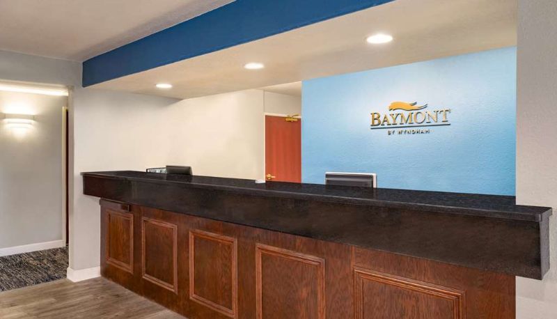 Hall - Baymont Inn & Suites by Wyndham Swanton/Toledo Airport