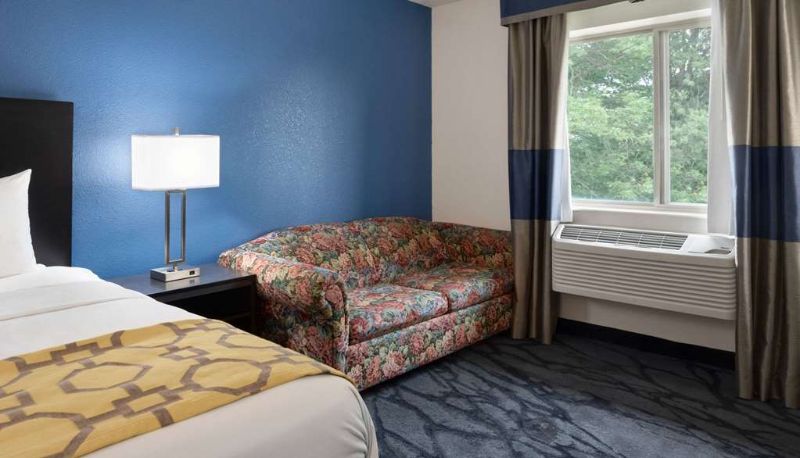 Suite - Baymont Inn & Suites by Wyndham Swanton/Toledo Airport