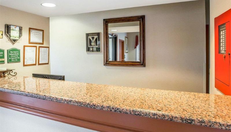 Hall - Econo Lodge Brunswick Travel Center