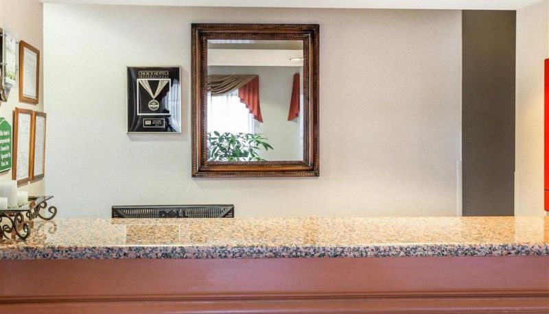 Lobby - Econo Lodge Brunswick Travel Center