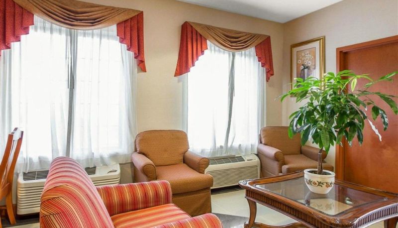 Lobby - Econo Lodge Brunswick Travel Center