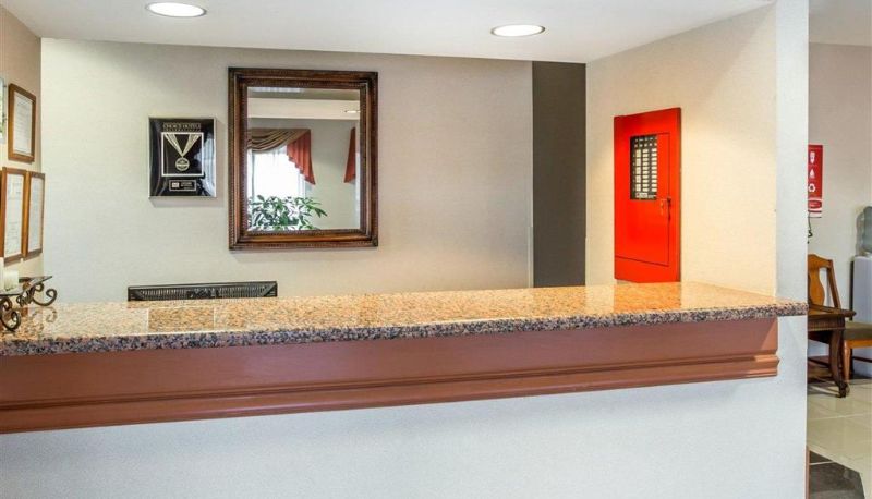 Lobby - Econo Lodge Brunswick Travel Center