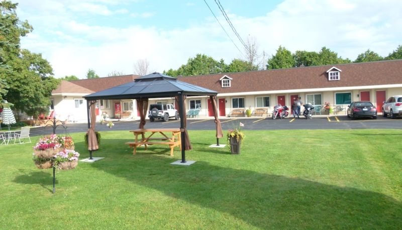 Info - Country Squire Motel