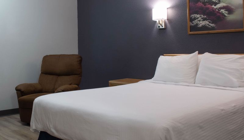 Room - New Victorian Inn & Suites Norfolk