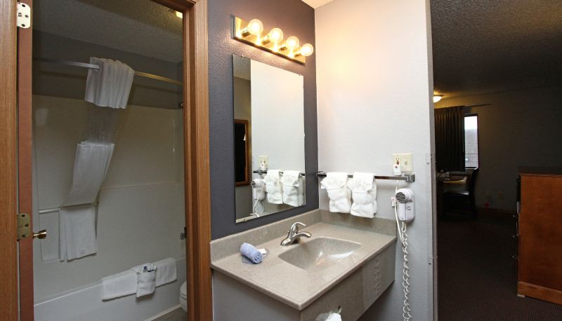 Room - New Victorian Inn & Suites Norfolk