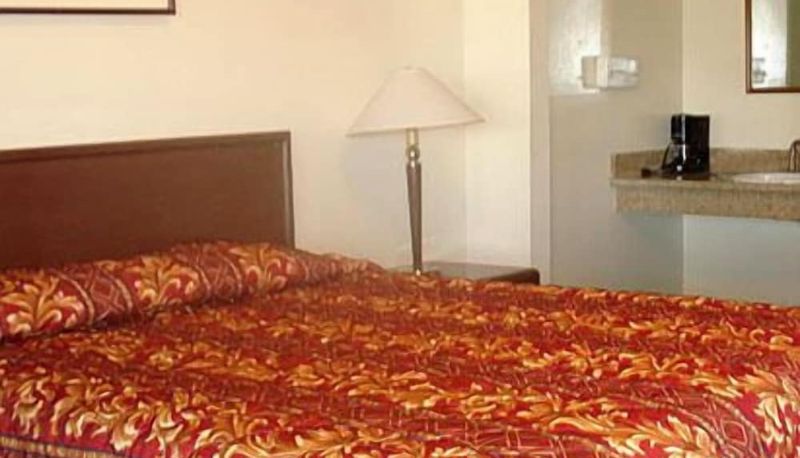 Camera standard - Holiday Motel Waynesburg