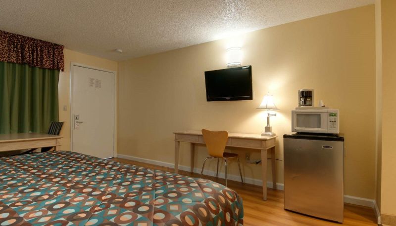Camera - Vagabond Inn - Bakersfield (So