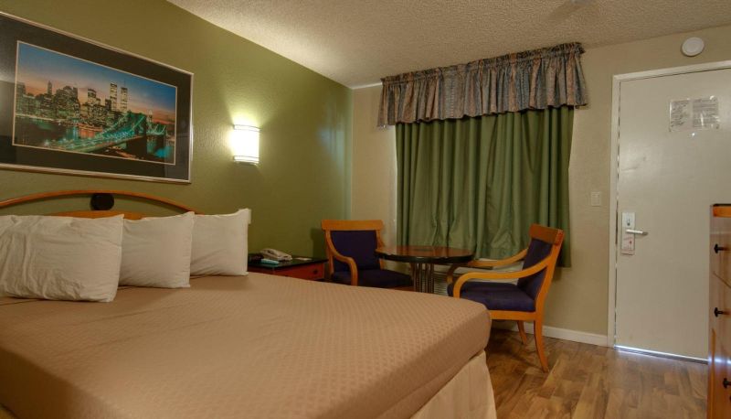 Camera - Vagabond Inn - Bakersfield (So