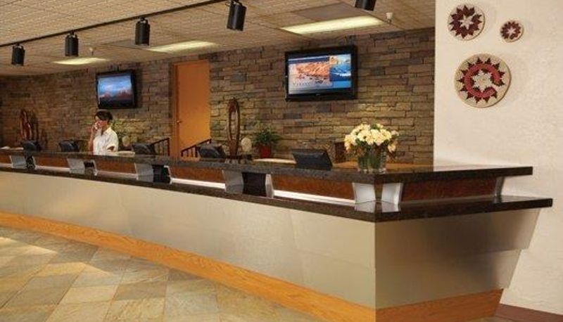 Hall - LAKE POWELL RESORT
