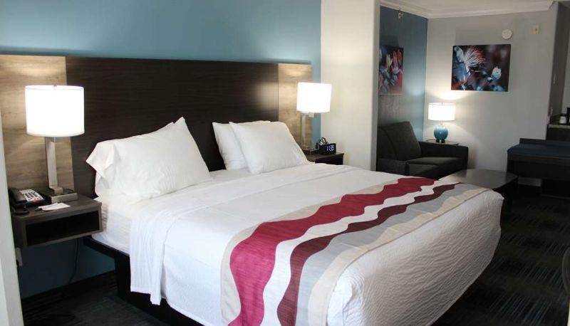 Suite - Best Western Medical Center North Inn & Suites Near Six Flags