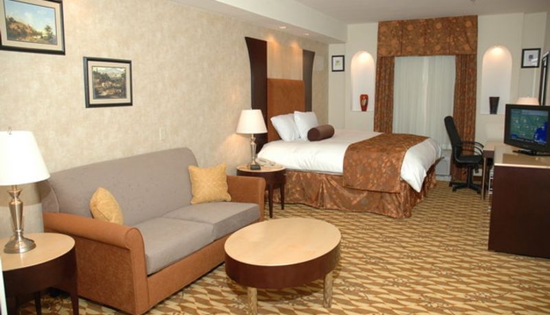 Room - The Grand Savannah Hotel