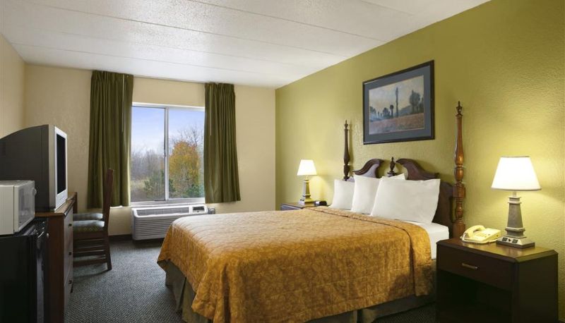 Pokój - Travelodge by Wyndham Lansing IL