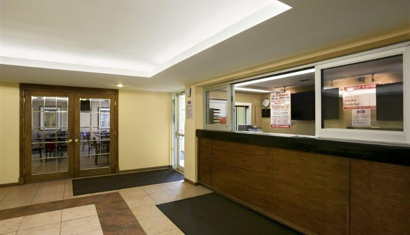 Sala - Travelodge by Wyndham Lansing IL